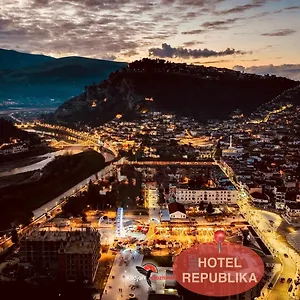 Republika 4*, Berat Albanië